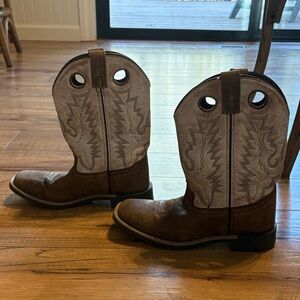 Women’s cowgirl boots